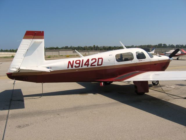 Mooney M-20 (N9142D) - PARKED AT FULLERTON