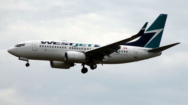 Boeing 737-700 (C-FCWJ) - Short final for runway 36. Taken on August 18, 2013.