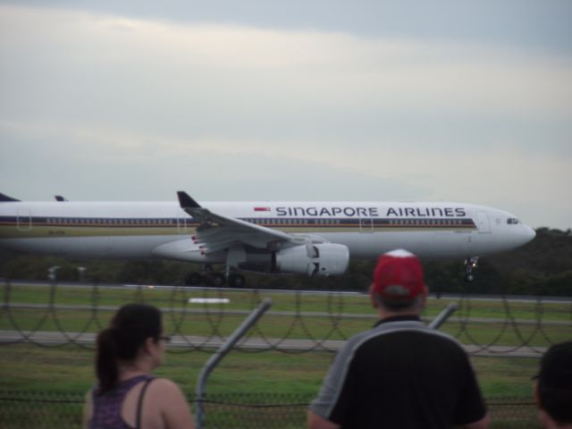 Airbus A330-300 —