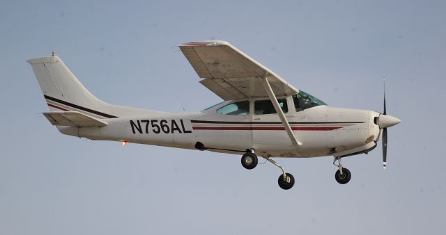 Cessna Skylane RG (N756AL)