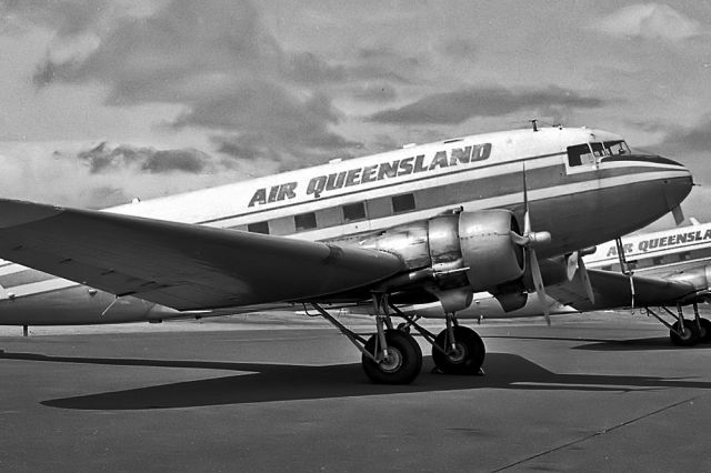 GIPPSLAND GA-8 Airvan (VH-BPL) - AIR QUEENSLAND - DOUGLAS C-47A SKYTRAIN (DC-3) - REG VH-BPL (CN 12873) - CAIRNS QLD. AUSTRALIA - YBCS (22/6/1986)