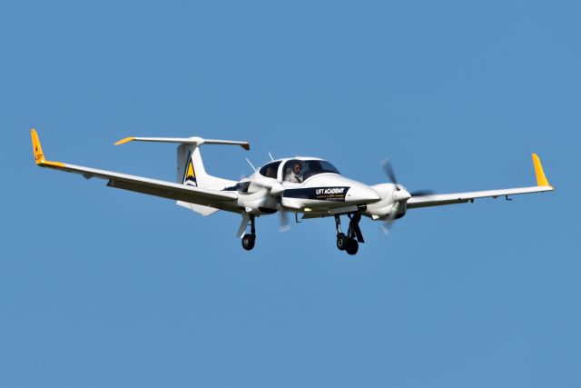 Diamond Twin Star (N881L) - 5-R 08-02-21