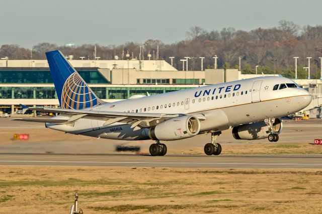 Airbus A319 (N804UA)