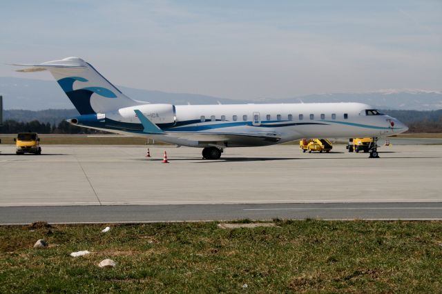 Bombardier Global 5000 (OE-ICA) - Bombardier  -  BD-700-1A11 Global 5000  -  Graz  -  2015-03-08