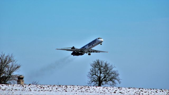 McDonnell Douglas MD-80 (N409NV) - Cold Winter Departure headed to Sunny Las Vegas.  