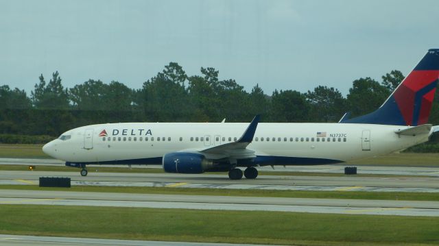 Boeing 737-800 (N3737C) - Arriving from New Yorks LaGuardias Airport