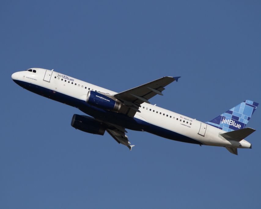 Airbus A320 (N621JB)