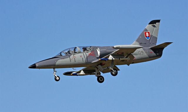 Aero L-39 Albatros (N915WE) - An Aero L39-C Albatros spent the day flying around Peachtree City, Ga and is lined up to land on Runway 31 at Falcon Field. 2018/07 May