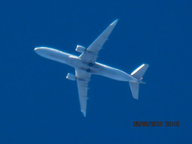 Embraer 175 (N228NN)
