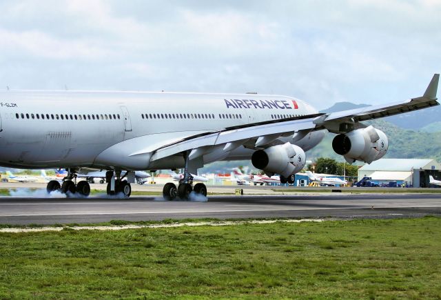 Airbus A340-300 (F-GLZM)