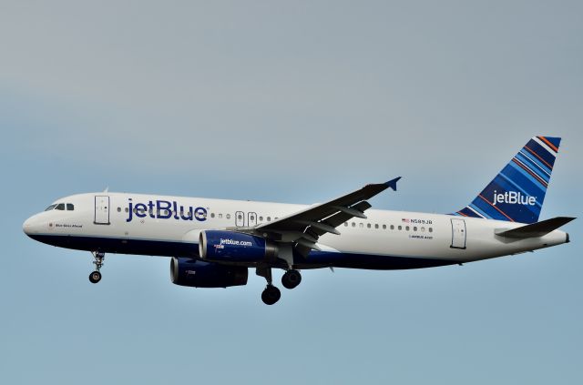 Airbus A320 (N589JB)