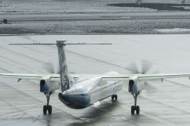 de Havilland Dash 8-400 (N427QX)