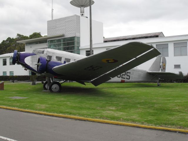 Beechcraft 35 Bonanza (N625) - JU-52 Junkers of "Museo de la Fuerza Aerea Colombiana en "El Dorado" airport. 