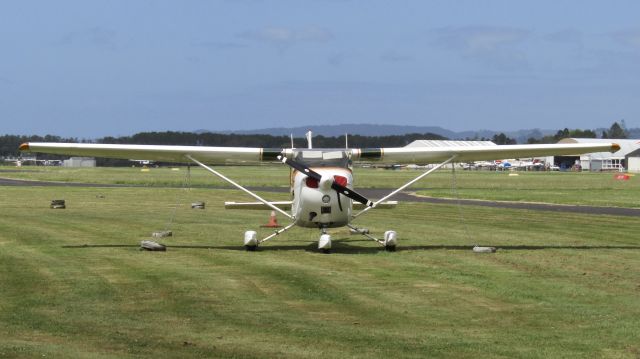 Cessna Skyhawk (ZK-DFH) - Usually a pretty aircraft without the unpainted cowling.