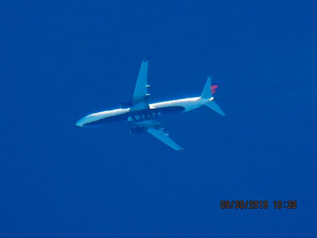 Boeing 737-900 (N917DU)