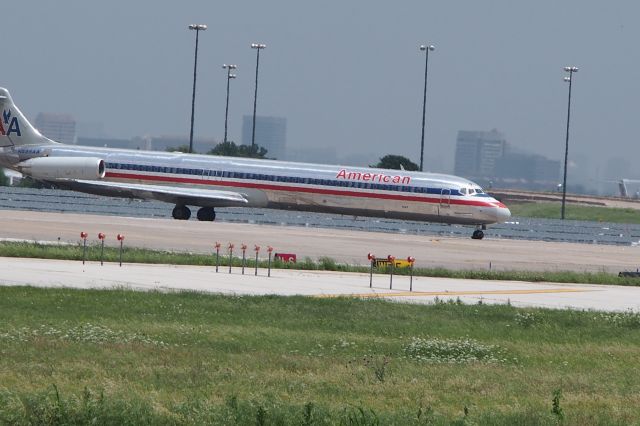 McDonnell Douglas MD-80 (N598AA)