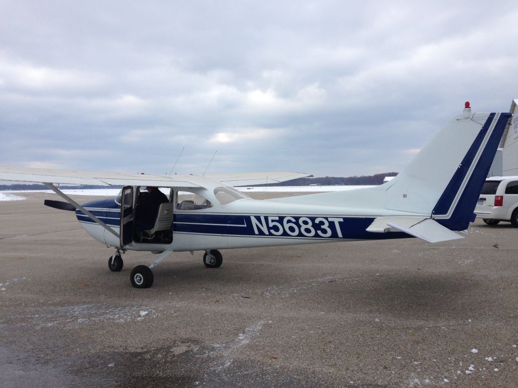 Cessna Skyhawk (N5683T)