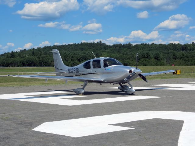 Cirrus SR-22 (N323SR) - A very nice Cirrus.