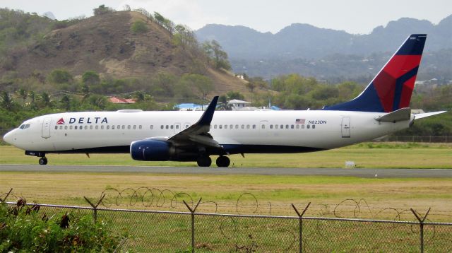 Boeing 737-900 (N823DN)