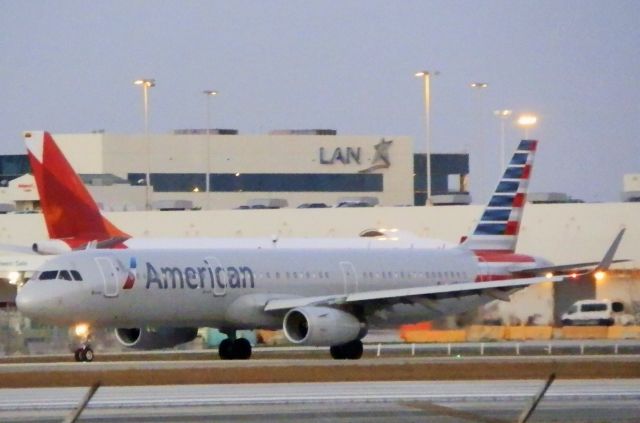Airbus A321 (N156AN)