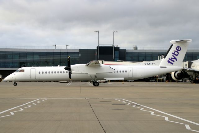 de Havilland Dash 8-400 (G-EXTA) - Taxiing to depart rwy 27L on 5-Jan-23 operating flight BEE1223 to EHAM.