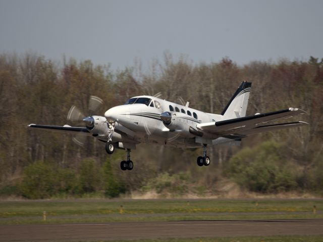 Beechcraft King Air 100 (N24EM) - Take off runway 24. The aircraft is managed by CFM Corporate Flight Management a rel=nofollow href=http://www.flycfm.comwww.flycfm.com/a