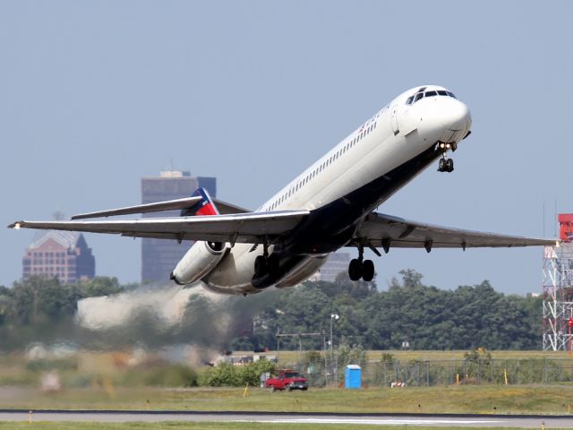 McDonnell Douglas DC-9-40 (N780NC)