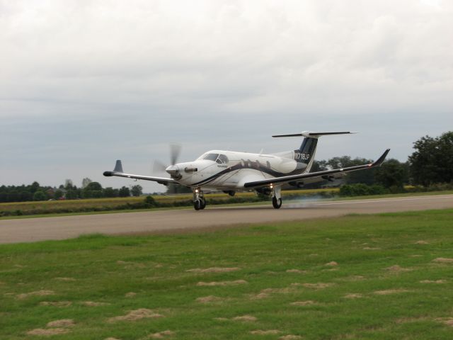 Pilatus PC-12 (N718JP) - Air charter bringing in people for a football game at Delta State University.