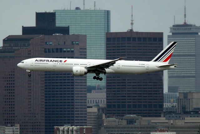 BOEING 777-300 (F-GZNU) - Air France 334 from Paris descending past the Boston skyline