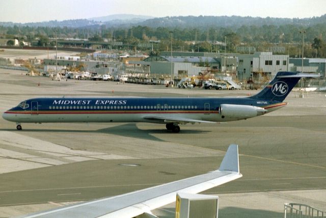 McDonnell Douglas MD-81 (N807ME) - Seen here on 4-Jan-04.  Registration cancelled 14-Jul-08.  Broken up at KGYR.