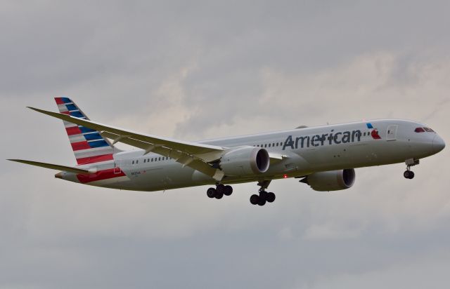 Boeing 787-9 Dreamliner (N825AA) - Dreamliner on final  (please view in full for best photo quality)