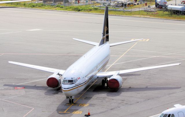 BOEING 737-400 (C-FLEJ)