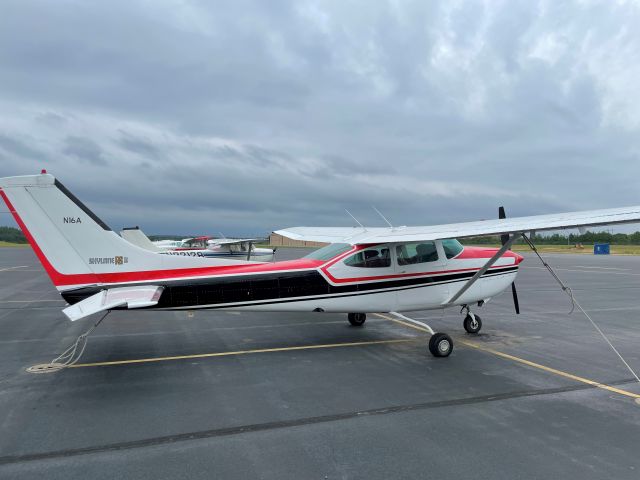 Cessna Skylane (N16A)