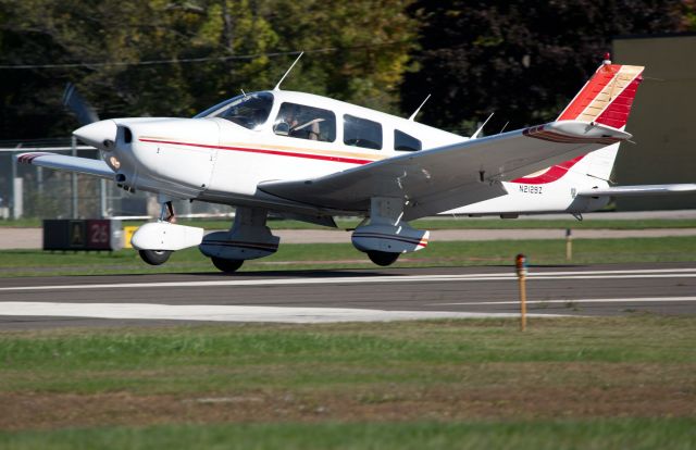 Piper Cherokee (N2129Z) - Pefect landing on RW26 under gusting wind conditions.