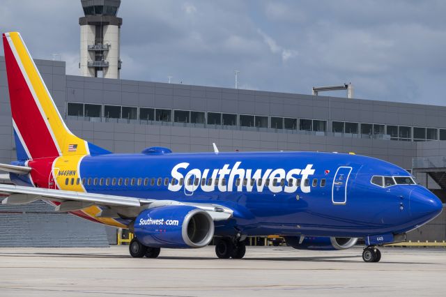 Boeing 737-700 (N449WN)
