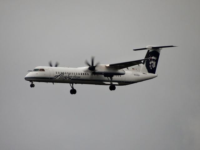 de Havilland Dash 8-400 (N423QX)