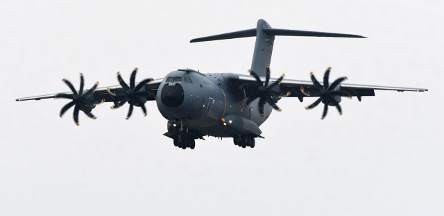 AIRBUS A-400M Atlas (CYL05) - On final to RWY 19R..