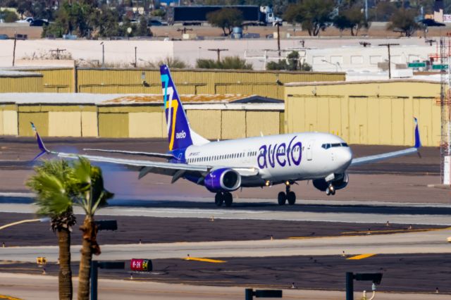 Boeing 737-800 (N801XT) - An Avelo Airlines 737-800 landing at PHX on 2/10/23 during the Super Bowl rush. Taken with a Canon R7 and Canon EF 100-400 II L lens.