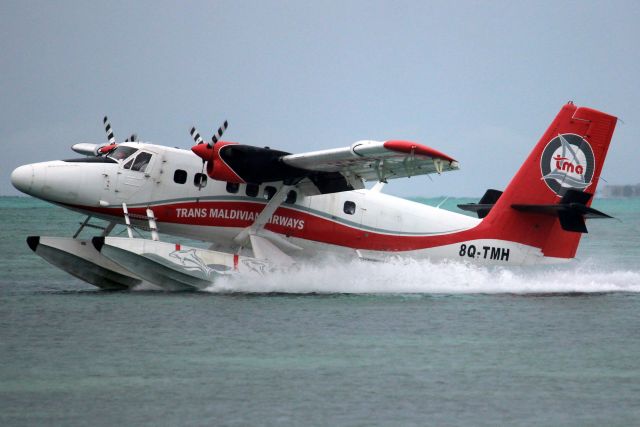 De Havilland Canada Twin Otter (8Q-TMH) - Landing at Kanifushi Island on 4-Jan-24 arriving from VRMM.