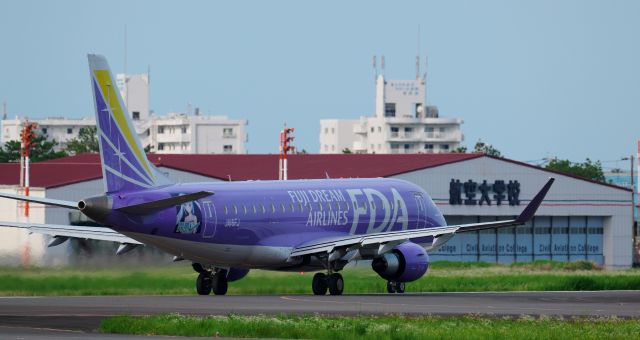 Embraer 175 (JA16FJ)