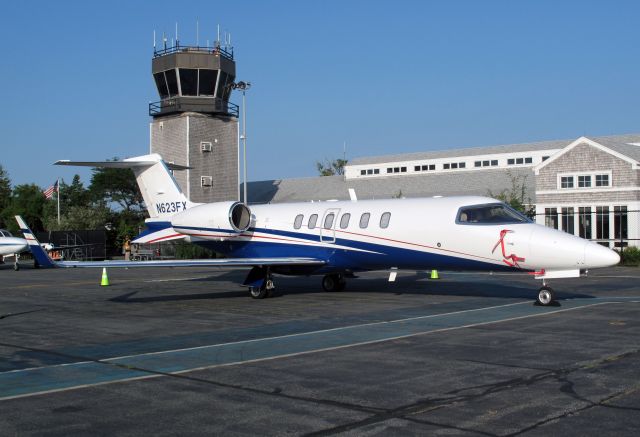 Learjet 40 (N623FX)