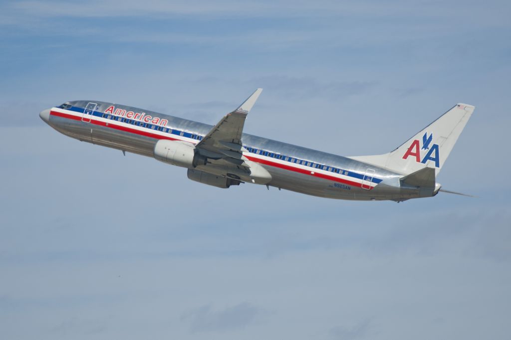 Boeing 737-800 (N925AN) - Photo taken from hill south of LAX.
