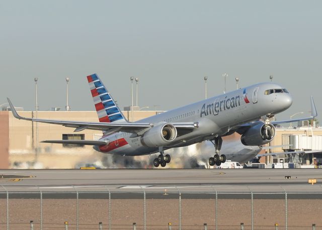 Boeing 757-200 (N939UW)