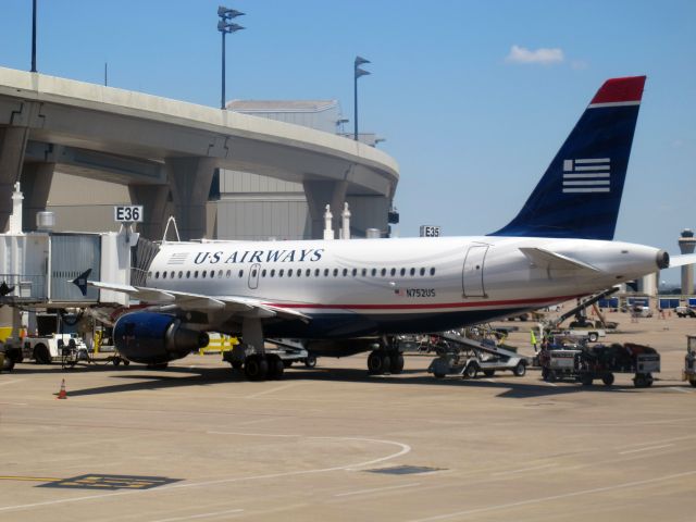 Airbus A319 (N752US)