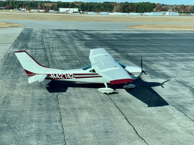 Cessna Skylane (N42742)