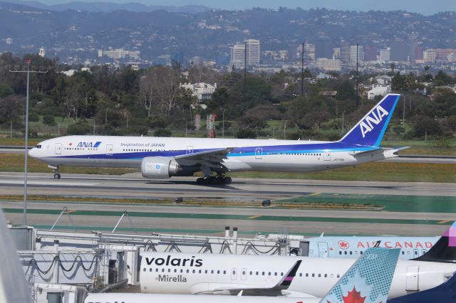 BOEING 777-300 (JA779A)