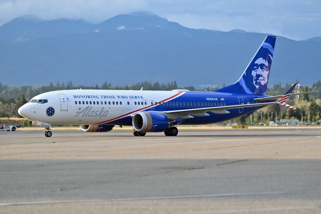 Boeing 737 MAX 8 (N806AK)