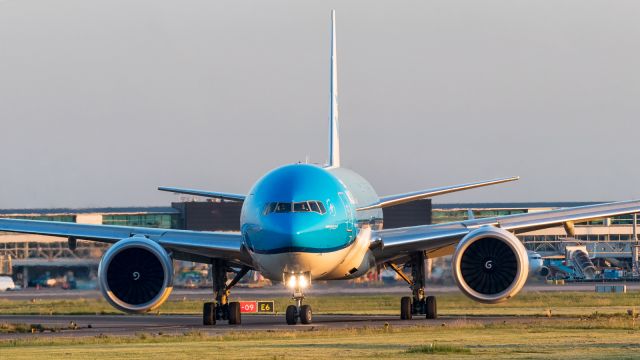 BOEING 777-300ER (PH-BVS)