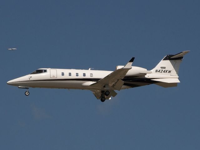 Learjet 55 (N424KW)