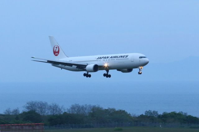 BOEING 767-300 (JA615J) - 02 June 2015:HND-HKD.